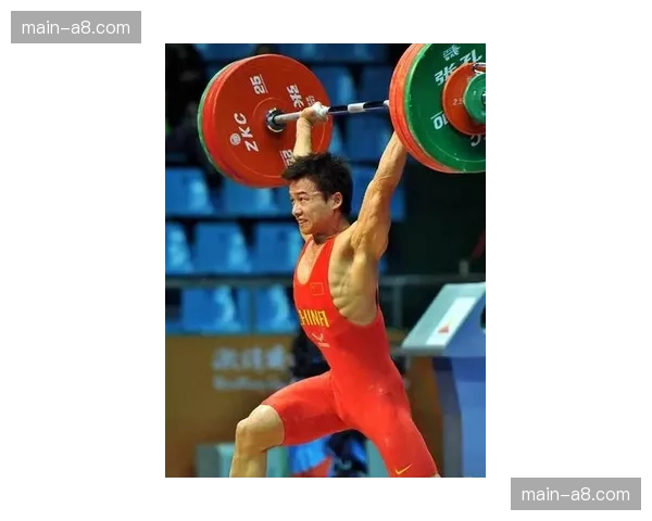 英国退伍军人举重协会举办慈善赛，为伤残军人募捐